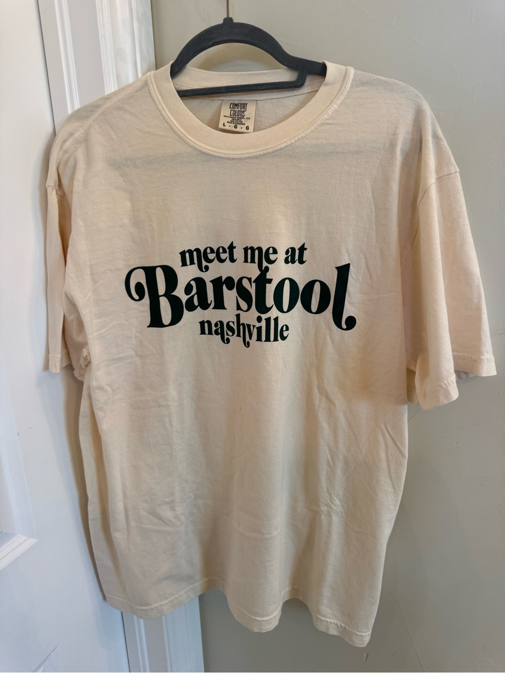 Comfort Colors Cream 'Meet Me at Barstool Nashville' Graphic Tee